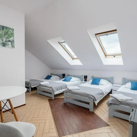 Сasa de vacaciones Sleeply Zlotniki- Dom Dla 18 Osob